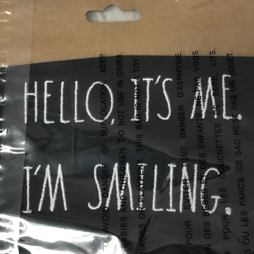 Rae Dunn HELLO IT’S ME & I’M SMILING Face Masks - Picture 3 of 3
